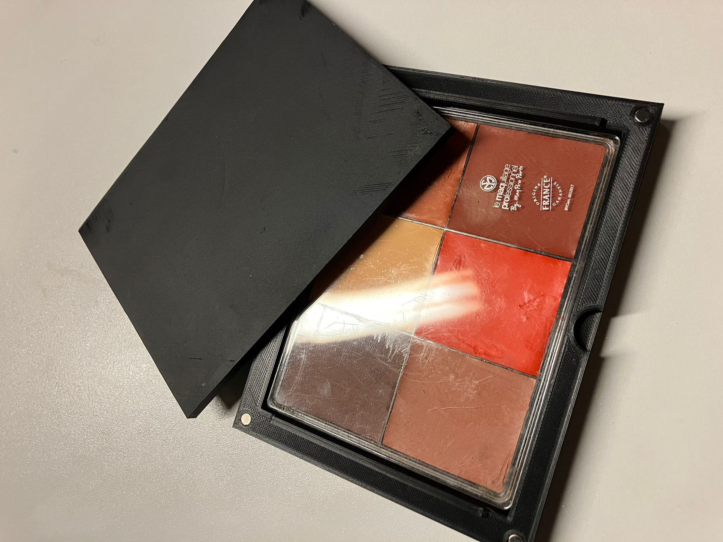 The Palette Protector