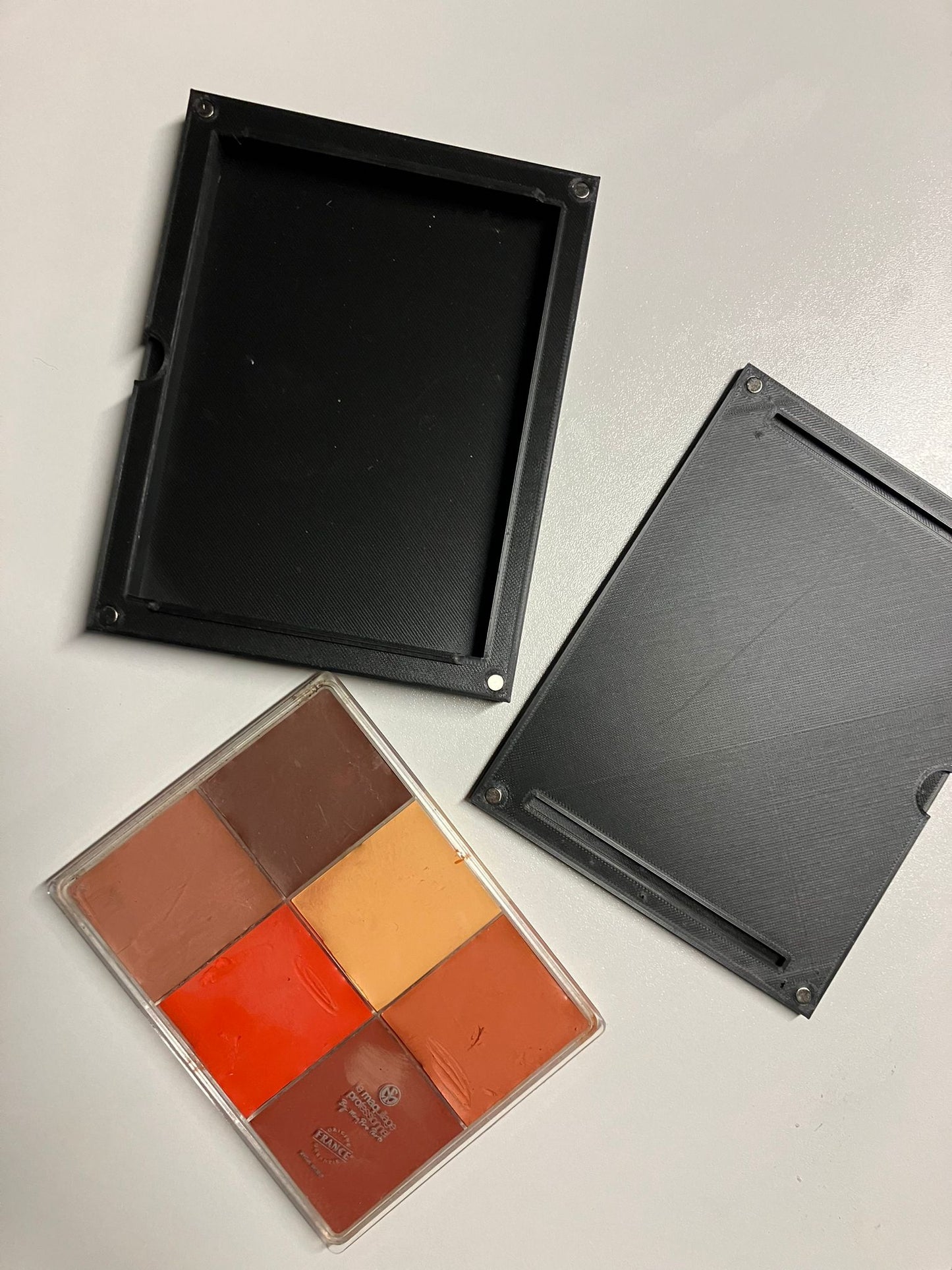 The Palette Protector
